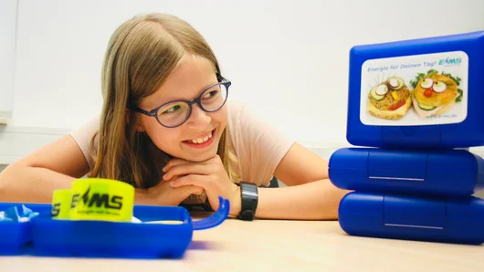 Mia hat bereits Gefallen an unserem EMS-Starter-Kit gefunden.