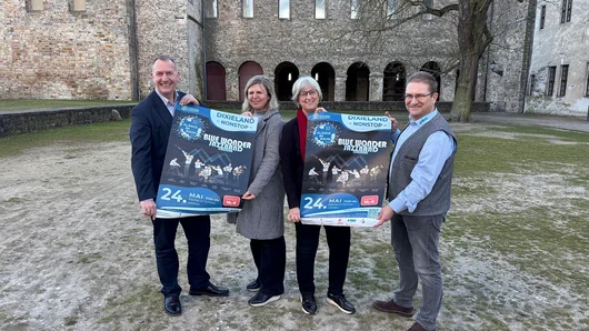 Freuen sich, dass das Musikfest „Klänge im Raum“ in Leitzkau Station macht – von links Gommerns Bürgermeister Jens Hünerbein, Viola Handke vom Förderkreis Kultur- und Denkmalpflege, Orchester-Geschäftsführerin Anita Bader und EMS-Sprecher Frank Sieweck