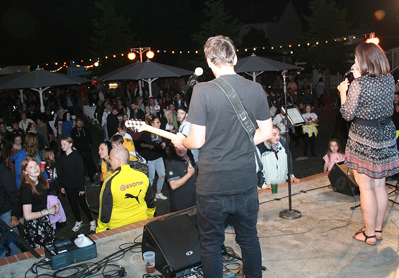 Ventura Fox on stage